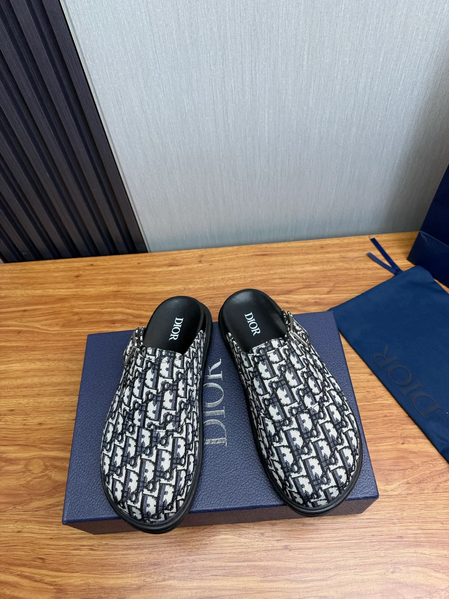 Men's men's shoes 420💰 Dior. Men's slippers🩴Official website 1:1 production 38-45 yards 45 46 🉑️Customized original material shipped✅